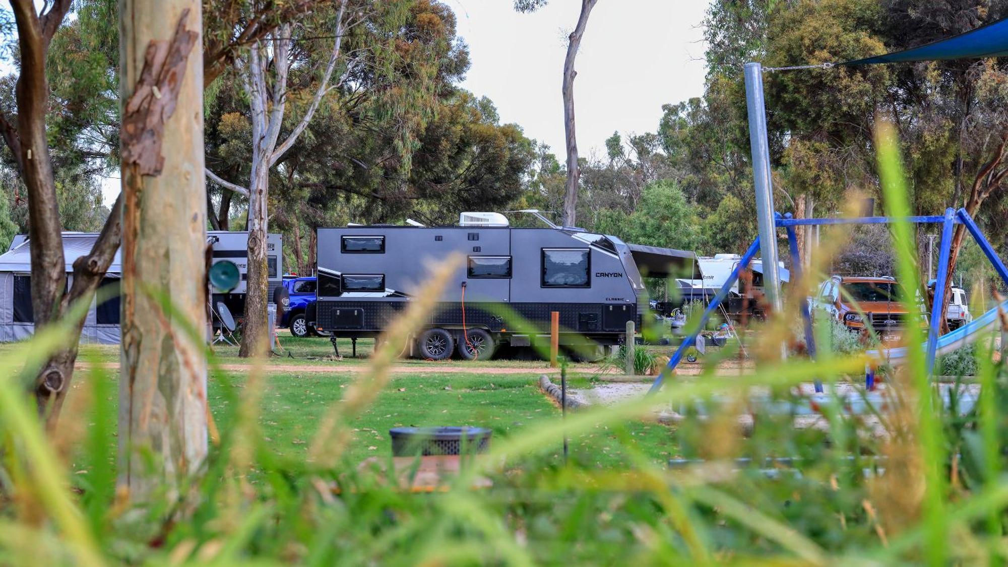 Yarrawonga Riverlands Tourist Park ภายนอก รูปภาพ