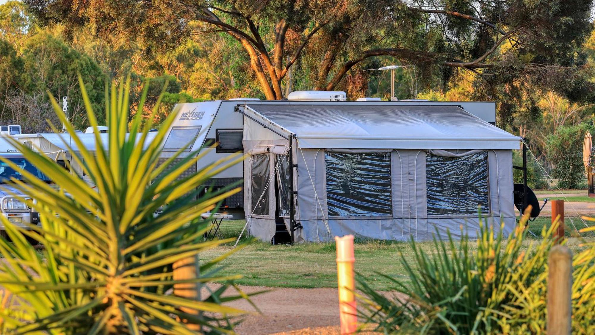 Yarrawonga Riverlands Tourist Park ภายนอก รูปภาพ